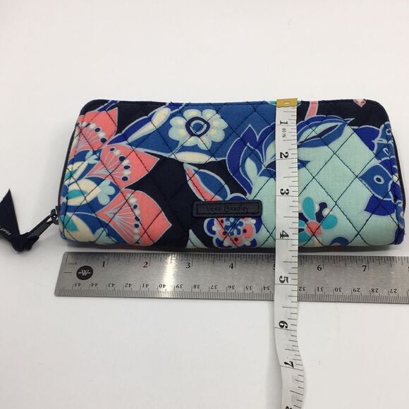 Vera Bradley zippy zip around long wallet Lotus Flower Swirl - Picture 12 of 13
